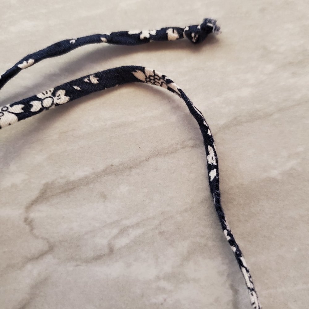 🦄 J.Crew Cuts Silver Glitter Unicorn Chamrs Stars Ball Fabric Tie Necklace 🦄 - Picture 6 of 9